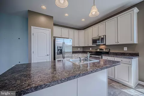 Kitchen - 178 Silver Maple Rd, Middletown, DE 19709 photo 2 of 3