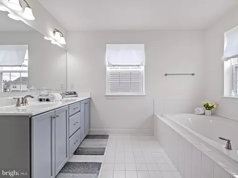 Bath - 214 Eliason Dr, Middletown, DE 19709 photo 3 of 4