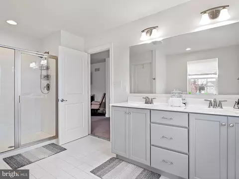 Bath - 214 Eliason Dr, Middletown, DE 19709 photo 2 of 4