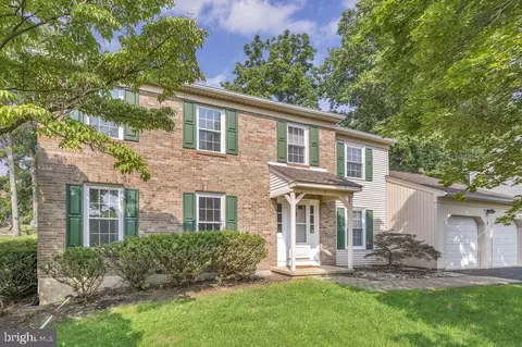 3 Round Tree Cir, Hockessin, DE 19707