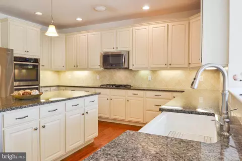 Kitchen - 1433 Olmsted Dr, Bear, DE 19701 photo 4 of 7