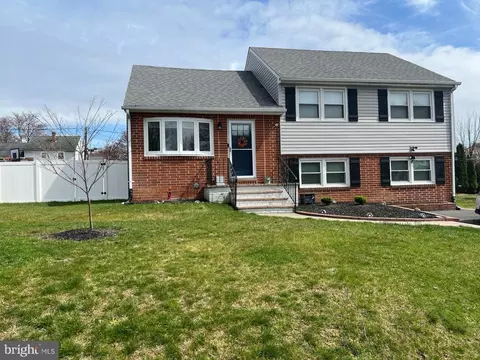 2625 Sherwood Dr, Wilmington, DE 19808