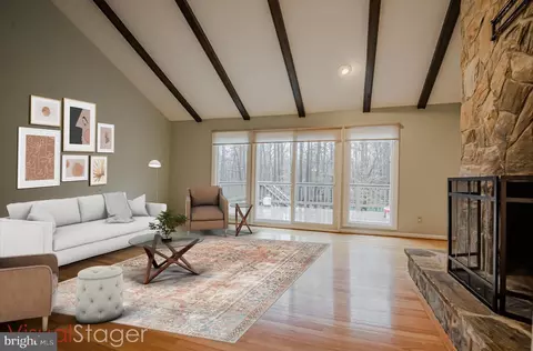 Living - 26 Basil Ct, Hockessin, DE 19707 photo 2 of 6