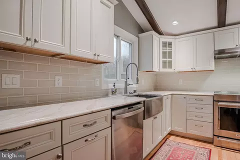 Kitchen - 26 Basil Ct, Hockessin, DE 19707 photo 3 of 5