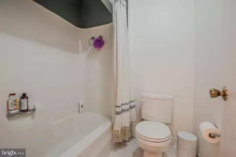 Bath - 26 Basil Ct, Hockessin, DE 19707 photo 3 of 6