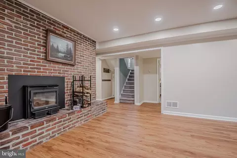 Living - 26 Basil Ct, Hockessin, DE 19707 photo 6 of 6