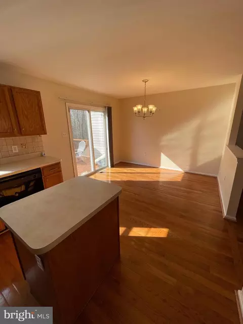 Living - 116 Couples Dr, Newark, DE 19702 photo 4 of 4