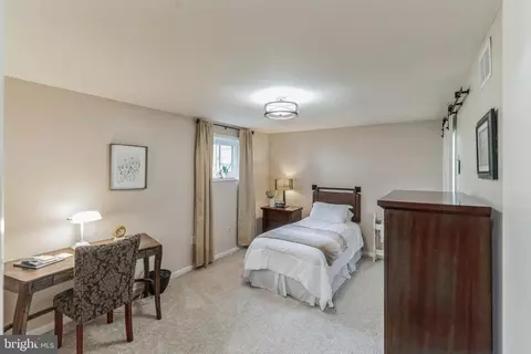 Bedroom - 1004 Tulip Tree Ln, Newark, DE 19713 photo 6 of 7