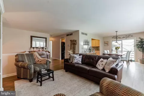 Living - 1004 Tulip Tree Ln, Newark, DE 19713 photo 1 of 3