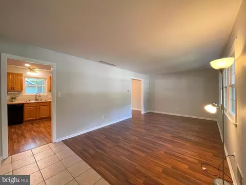 Living - 811 Devon Dr, Newark, DE 19711 photo 3 of 5