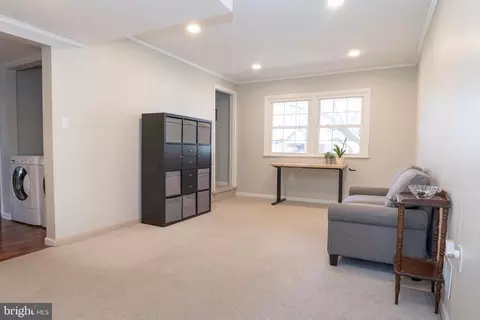 Living - 811 Devon Dr, Newark, DE 19711 photo 5 of 5