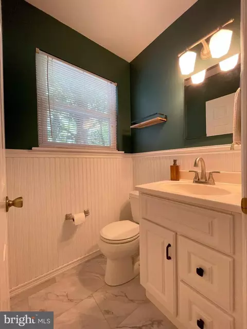 Bath - 811 Devon Dr, Newark, DE 19711 photo 2 of 4
