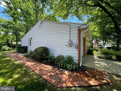 Exterior - 811 Devon Dr, Newark, DE 19711 photo 7 of 37