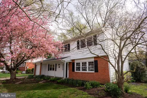 Exterior - 811 Devon Dr, Newark, DE 19711 photo 1 of 37
