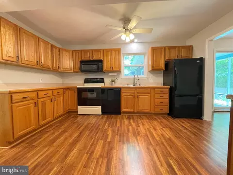 Kitchen - 811 Devon Dr, Newark, DE 19711 photo 3 of 3