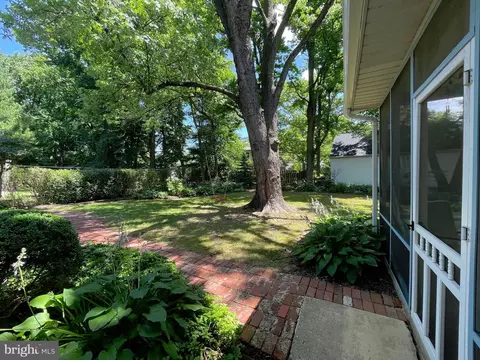 Exterior - 811 Devon Dr, Newark, DE 19711 photo 11 of 37
