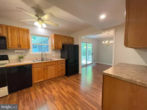 Kitchen - 811 Devon Dr, Newark, DE 19711 photo 2 of 3