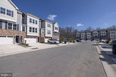 809 Canary Island Ct, Newark, DE 19702
