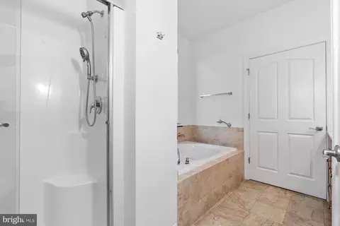 Bath - 83 Devalinder Dr, Newark, DE 19702 photo 3 of 6