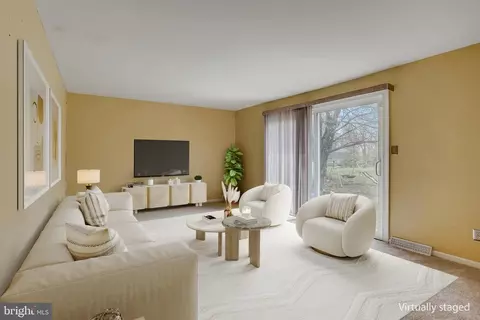 Living - 9 Meadow Knoll Ct, Bear, DE 19701 photo 1 of 2
