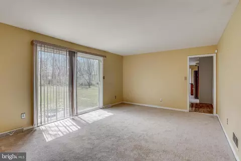 Living - 9 Meadow Knoll Ct, Bear, DE 19701 photo 2 of 2