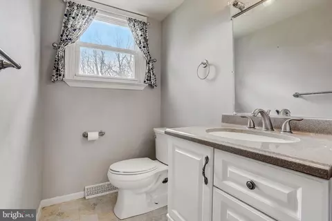 Bath - 9 Meadow Knoll Ct, Bear, DE 19701 photo 1 of 3
