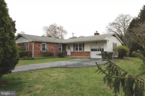 2402 Driftwood Dr, Wilmington, DE 19810