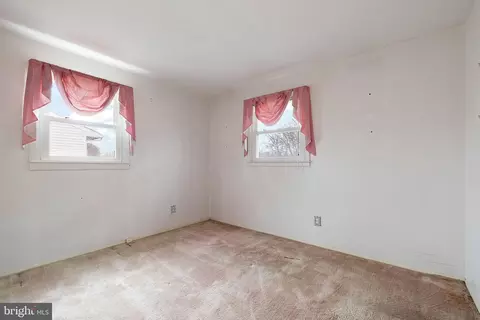 Bedroom - 1 Millbrook Rd, Newark, DE 19713 photo 3 of 4