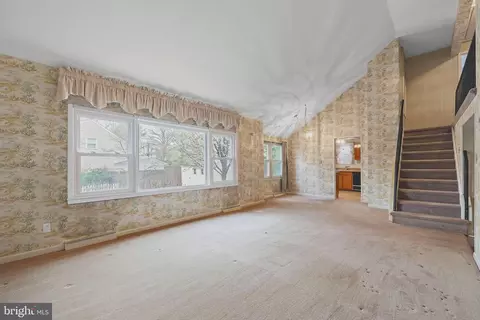 Living - 1 Millbrook Rd, Newark, DE 19713 photo 1 of 2