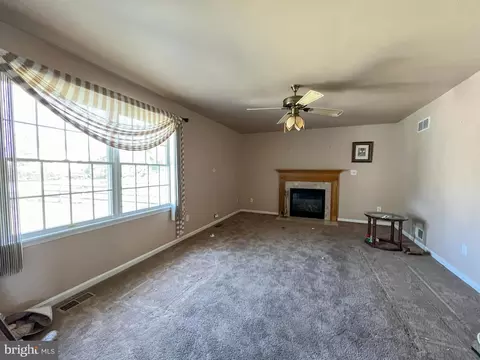 Living - 214 Mount Vernon Dr, Bear, DE 19701 photo 1 of 4
