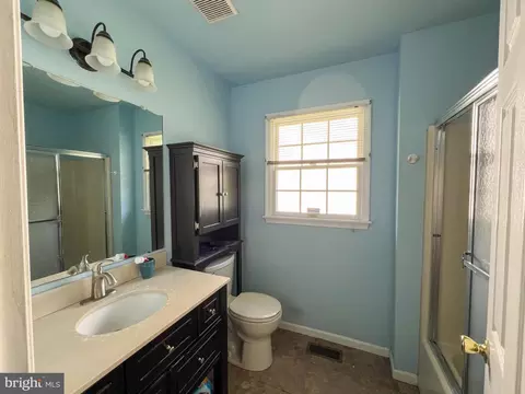 Bath - 214 Mount Vernon Dr, Bear, DE 19701 photo 2 of 5