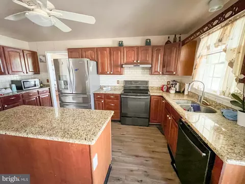 Kitchen - 214 Mount Vernon Dr, Bear, DE 19701 photo 3 of 4