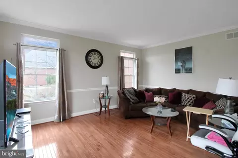 Living - 2 Hempstead Dr, Newark, DE 19702 photo 1 of 7