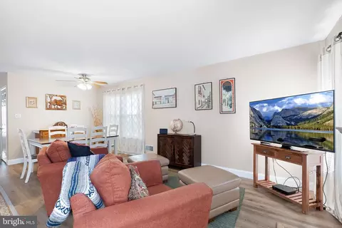 Living - 17 Pimlico Ln, Bear, DE 19701 photo 6 of 7
