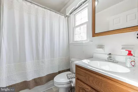 Bath - 8 Pierson Ct, Bear, DE 19701 photo 2 of 3