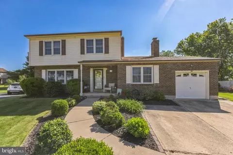 8 Pierson Ct, Bear, DE 19701