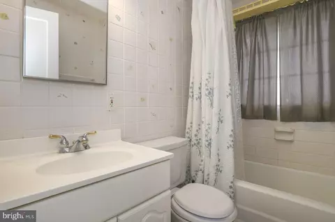 Bath - 817 Branch Rd, Newark, DE 19711 photo 1 of 1
