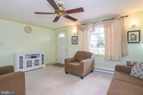 Living - 817 Branch Rd, Newark, DE 19711 photo 1 of 3