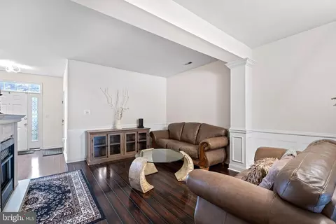 Living - 87 Springfield Cir, Middletown, DE 19709 photo 3 of 3