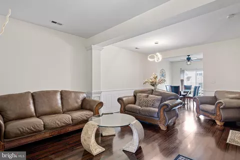 Living - 87 Springfield Cir, Middletown, DE 19709 photo 1 of 3