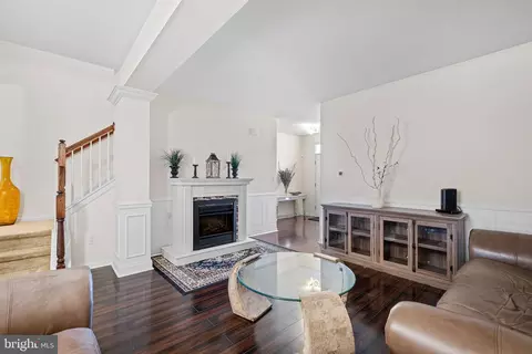 Living - 87 Springfield Cir, Middletown, DE 19709 photo 2 of 3