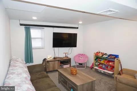 Living - 159 Carlotta Dr, Bear, DE 19701 photo 3 of 8