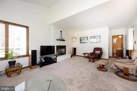 Living - 728 Harvard Ln, Newark, DE 19711 photo 5 of 5