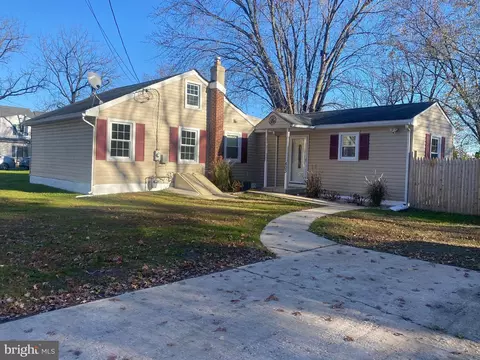 803 W Tenth St, New Castle, DE 19720
