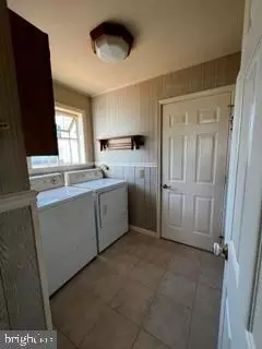 Entry Way - 16 Regal Ct, Bear, DE 19701 photo 4 of 5