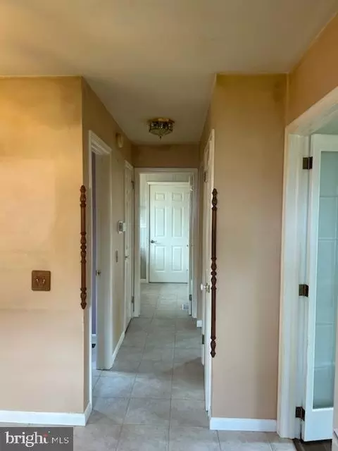 Entry Way - 16 Regal Ct, Bear, DE 19701 photo 3 of 5