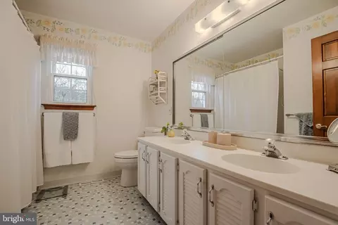 Bath - 14 Eagle Point Cir, Hockessin, DE 19707 photo 4 of 6