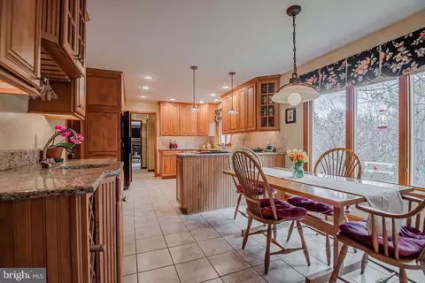 Kitchen - 14 Eagle Point Cir, Hockessin, DE 19707 photo 2 of 10