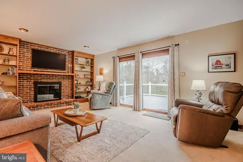 Living - 14 Eagle Point Cir, Hockessin, DE 19707 photo 8 of 11