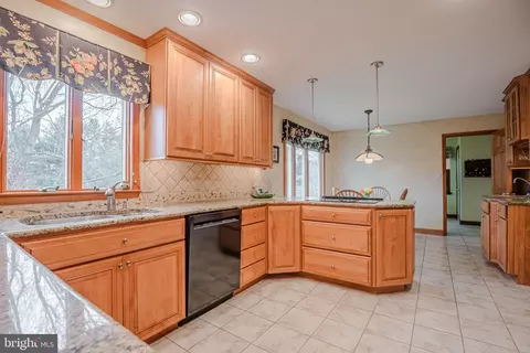 Kitchen - 14 Eagle Point Cir, Hockessin, DE 19707 photo 9 of 10